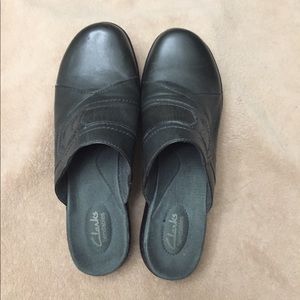 Clarks bendables Leather Dark Hunter Green Mules